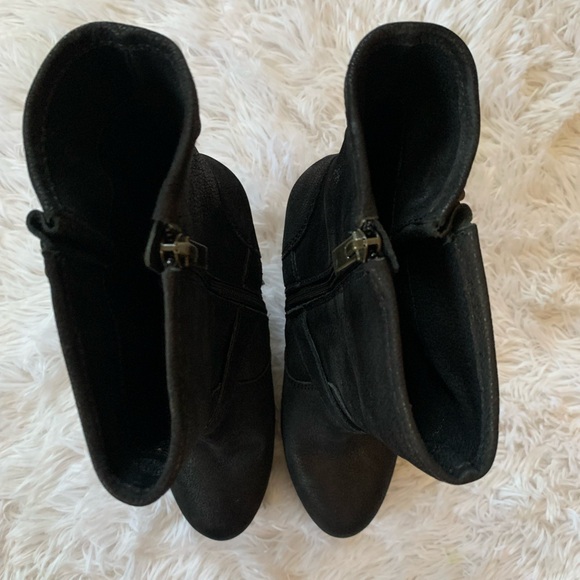 Vince Camuto
Kenzo Boot - Picture 8 of 11